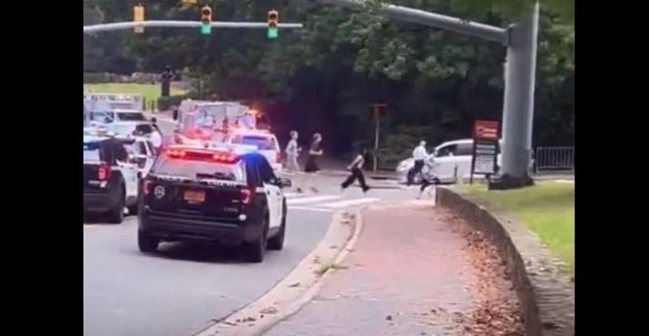 بالفيديو.. “حدث أمني” في جامعة أميركية