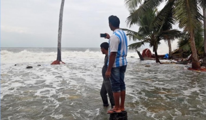 إعصار يسقط أشجاراً ويدمر منازل في بنسلفانيا