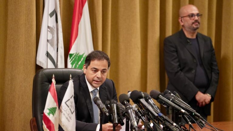 الدولار يشحّ.. ومنصوري قلق جداً!