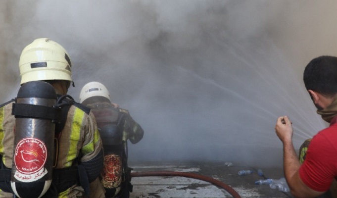 لليوم الثالث.. دخان حريق طريق المطار يغطّي المنطقة