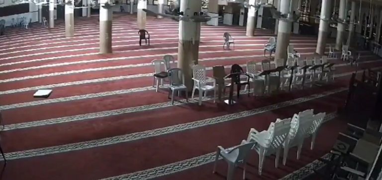 بالفيديو.. وفاة مؤذن مسجد فلسطين في غزة