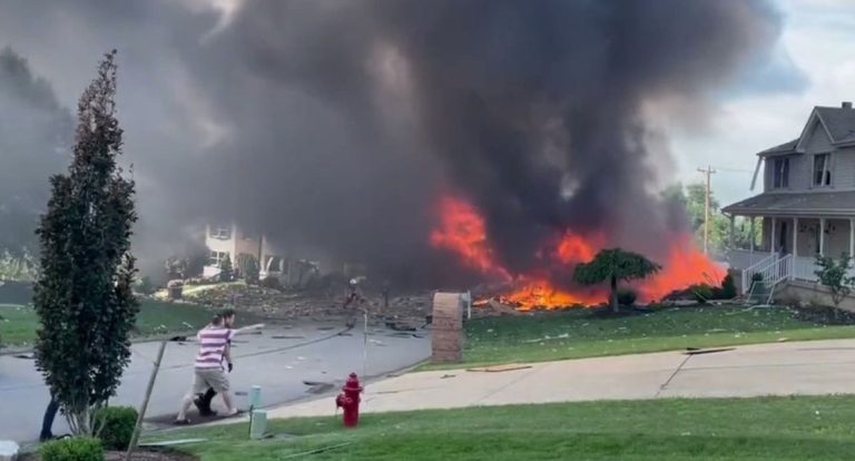 بالفيديو.. قتلى بانفجار غامض في بنسلفانيا