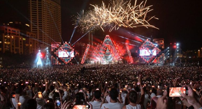 بالفيديو.. حفلة عمرو دياب: حين يُنكَّل بلبنان سياسياً وفنياً!