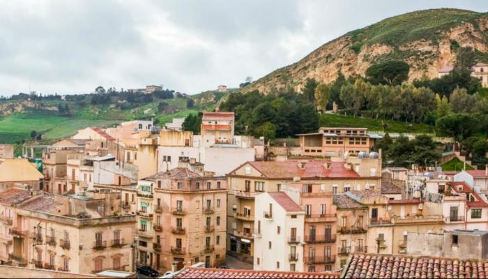 منازل للبيع في إيطاليا مقابل 1 يورو