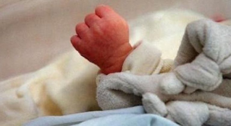 بالفيديو.. تعنيف طفلة حديثة الولادة في العراق!