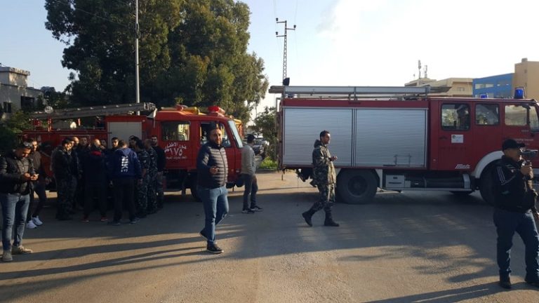 وقفة احتجاجية لعناصر الإطفاء في طرابلس