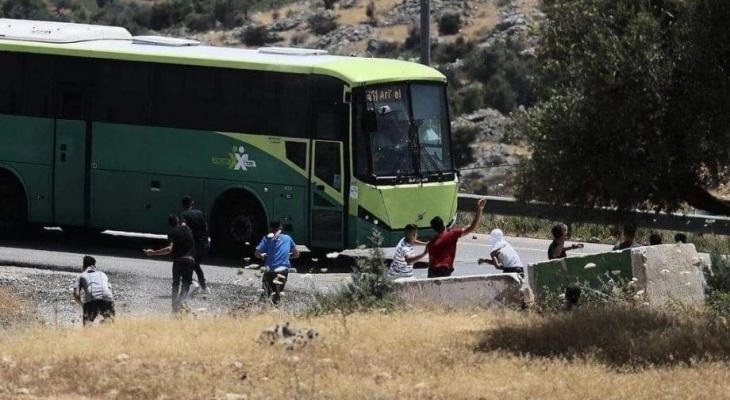 عملية إطلاق نار تستهدف حافلة مستوطنين قرب رام الله