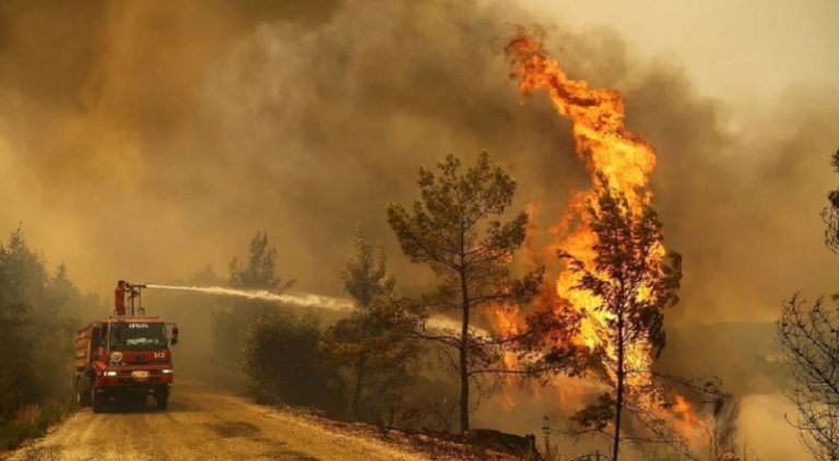 تركيا تعلق حركة الملاحة في مضيق الدردنيل