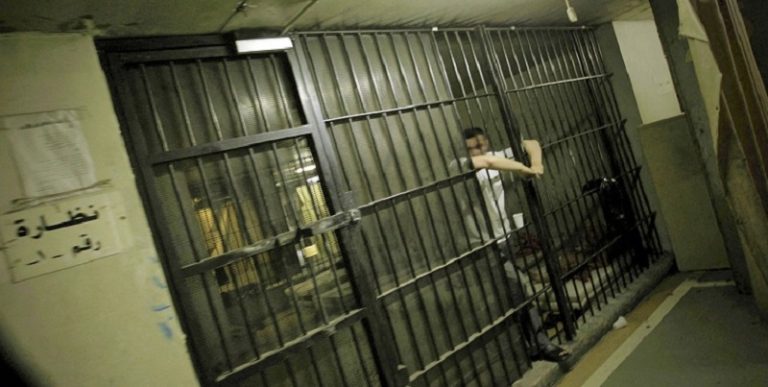 السجن لكويتيين انتقدوا الأمير!