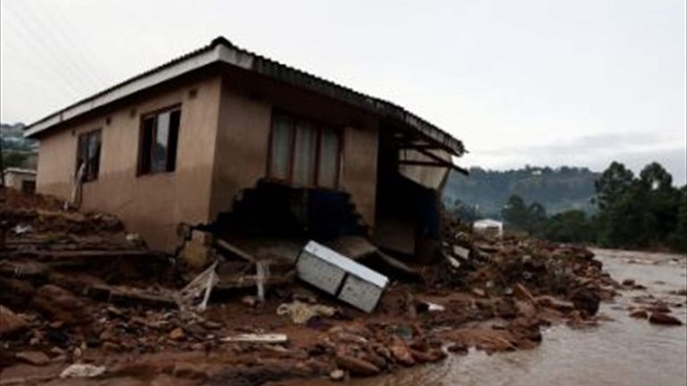 ضحايا بفيضانات في غينيا