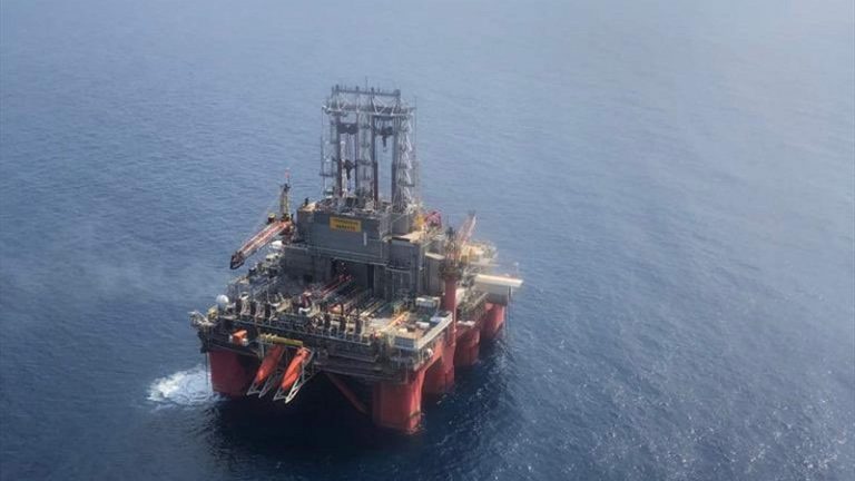 بالصور.. منصة التنقيب عن النفط والغاز في البلوك رقم 9