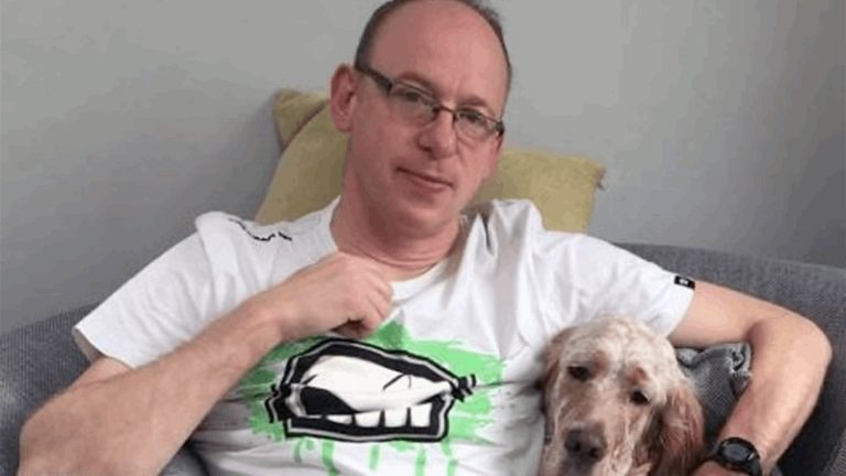 حاول إنقاذ رجل من الاصطدام بقطارٍ متحرك فاختاره الموت!