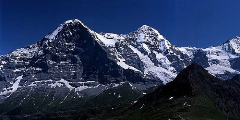 العلماء يحذرون من ذوبان جبل “إيفرست”!