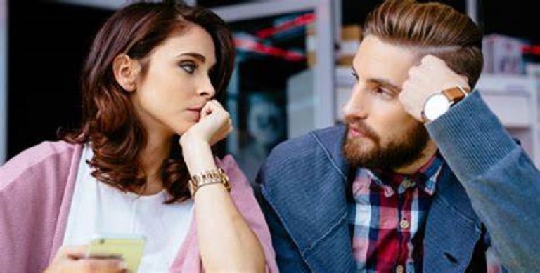 هل تعزز الهواتف الذكية الخلافات الزوجية؟