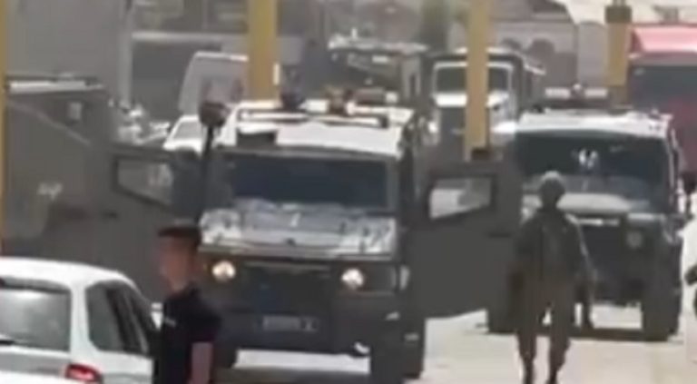 استنفار كبير لقوات الاحتلال عند مداخل الخليل (فيديو)