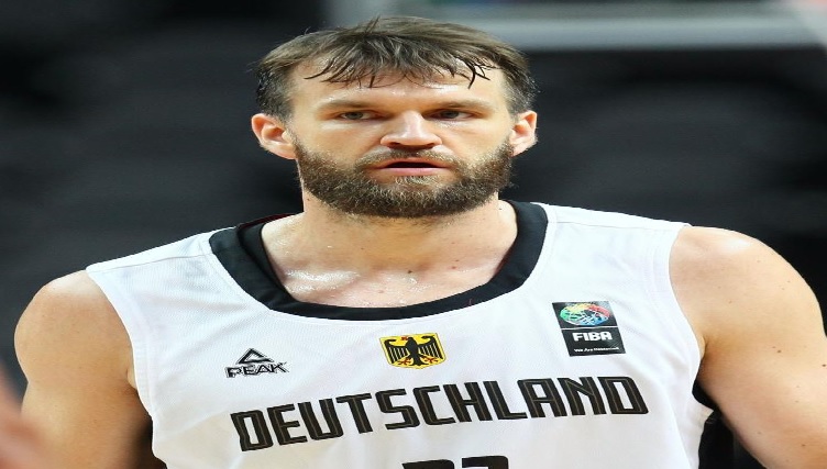 الإصابة تجبر نجم سلة ألمانيا على الاعتزال