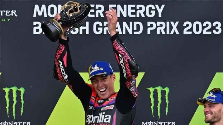 جائزة بريطانيا للدراجات النارية: ابريليا يحرز اللقب بطريقة هيتشكوكية