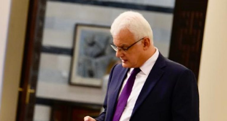 قرم “يتسلّى” بموظّفي “ألفا” و”تاتش”