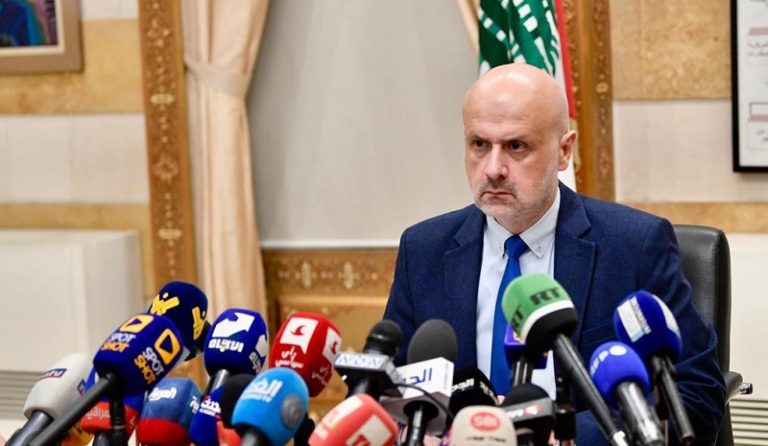 ماذا بين الوزير والمدير العام.. ؟