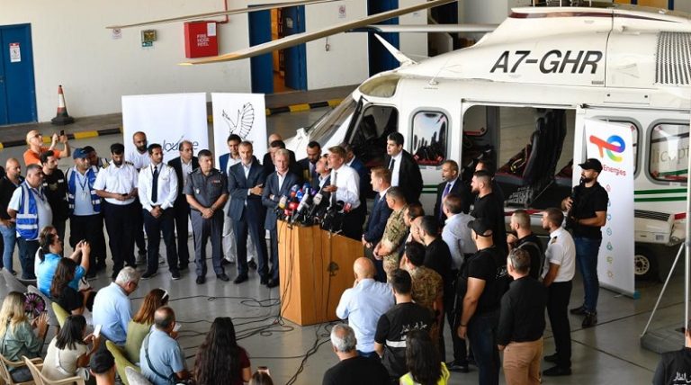 “توتال” توضح تفاصيل وصول منصة الحفر وطائرة الهليكوبتر (صور)