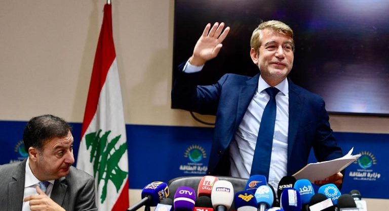 فياض يصرف من حساب منشآت النفط خلافاً للأصول