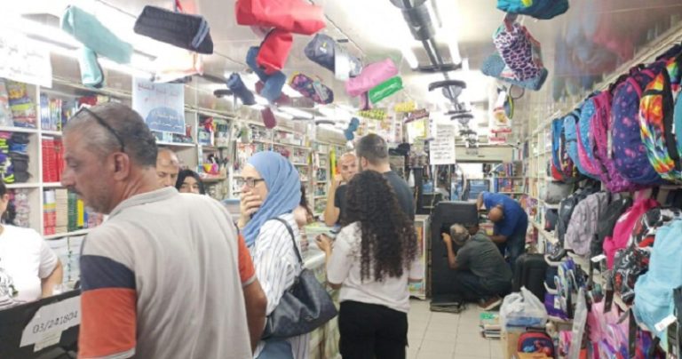 محضر ضبط بحق مكتبة لعدم اعلانها أسعار الكتب