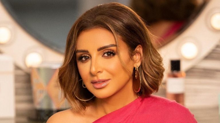 موسيقار مصري يرد على أنباء علاقته بأنغام.. “أنا تجوزت أختي”!