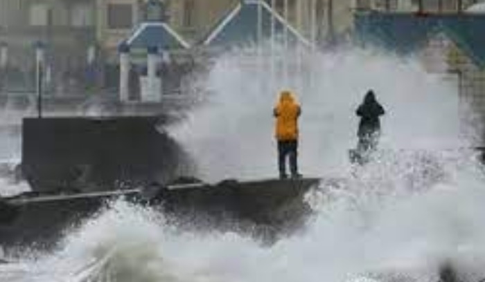 بالفيديو.. عاصفة عنيفة تضرب ألمانيا