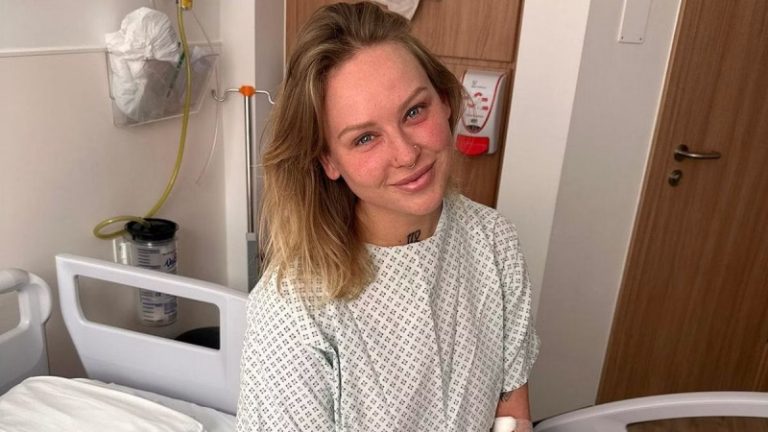 فقدت بصرها بسبب “حشوات الثدي”!