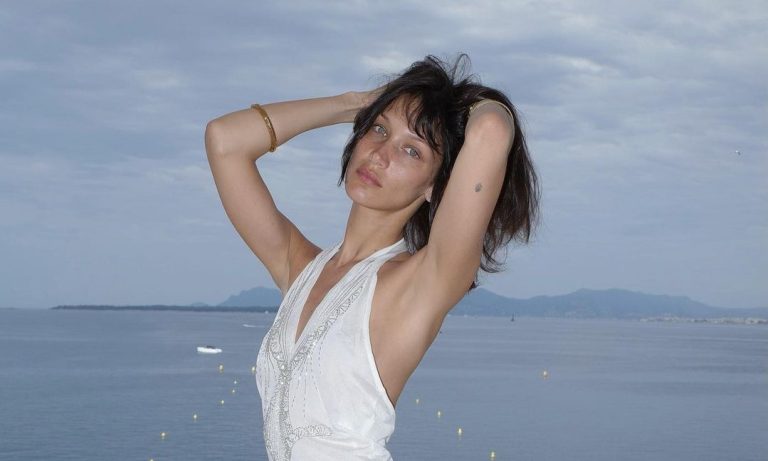 بالصور.. إطلالات صيفية من خزانة بيلا حديد