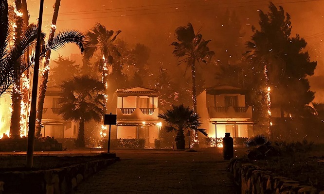 بالفيديو… إجلاء آلاف الأشخاص بسبب الحرائق في كندا