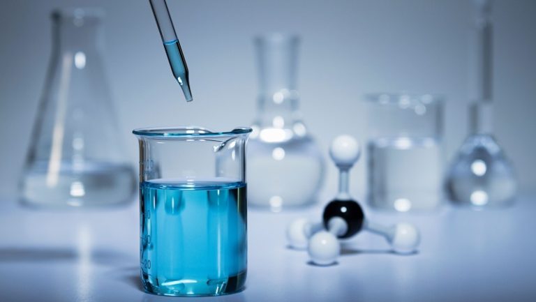 بالفيديو.. انتقم من جاره بـ”المواد الكيميائية”!