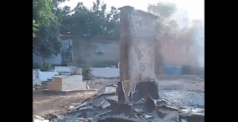 حريق في نصب “شهداء الجبل” في طرابلس