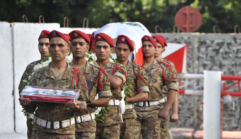 بالصور.. تسلم جثماني الضابطين ريشار صعب وجوزيف حنا