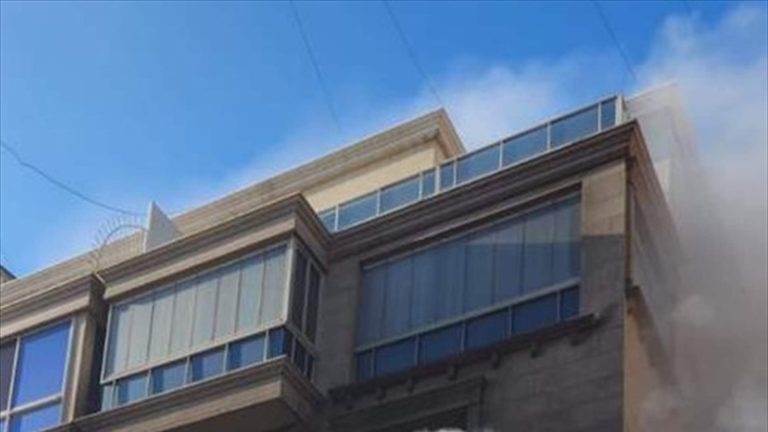 “اطفاء بيروت” يساهم في إخماد حريق طريق المطار