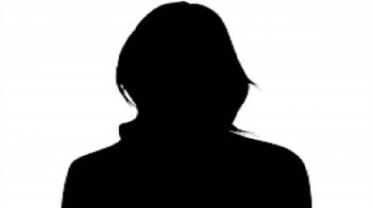 بالصورة.. فنانة مصرية تخضع لعملية جراحية في الدماغ