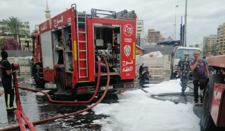 إخماد حريق في الجناح