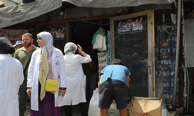 حشرات وقوارض داخل مستودع مواد غذائية!