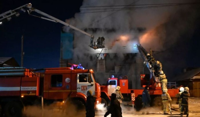 بالفيديو.. عشرات القتلى بحريق في جوهانسبورغ