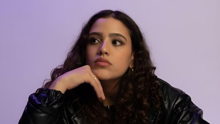 بالفيديو.. جنا عمرو دياب تنطلق برحلة الفن