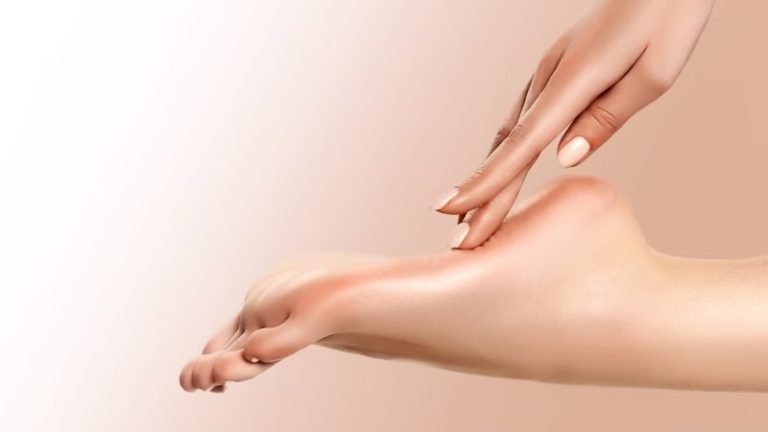 هكذا تستخدمين “الريتينول” لتنعيم الكعبين!