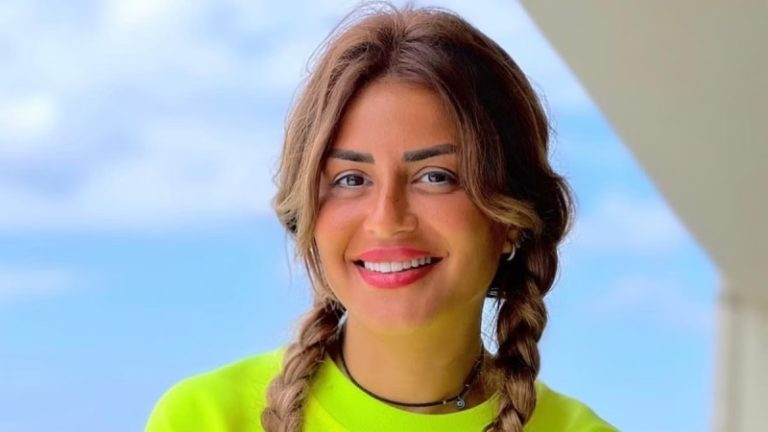 بالصور.. منة فضالي لوالدتها: “أغلى حاجة في حياتي”