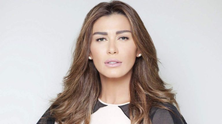 بالصورة.. نادين الراسي تتأثر بعد رؤية ابنها مارسيل