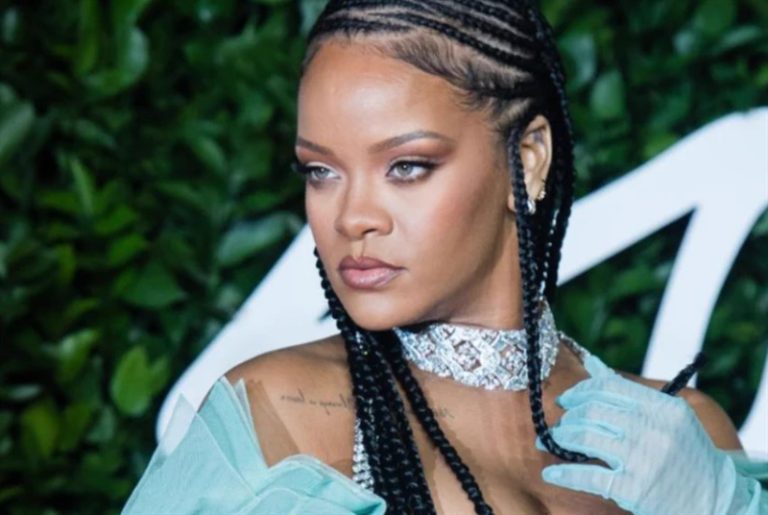 بالصور.. ريهانا ترحب بطفلها الثاني