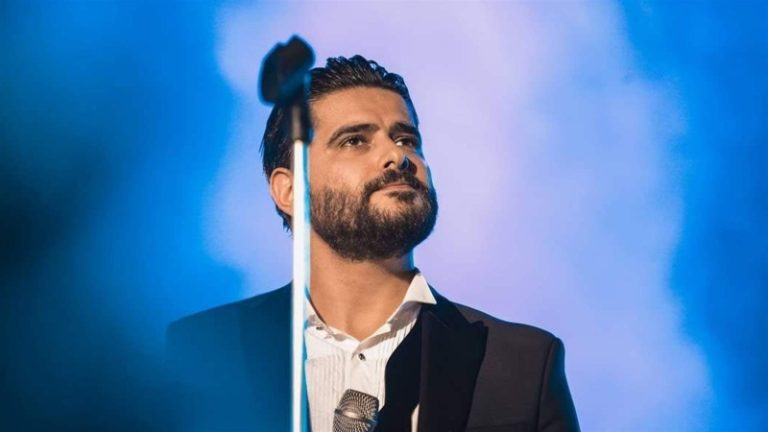 بالفيديو.. ناصيف زيتون ينسى كلمات أغنيته!