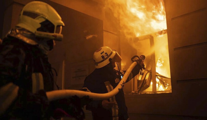 بالفيديو..  اندلاع حرائق في أوديسا الأوكرانية بعد سلسلة انفجارات