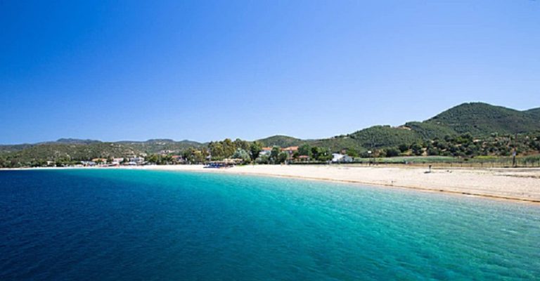 “ثورة المناشف” لاستعادة الشاطئ اليوناني!