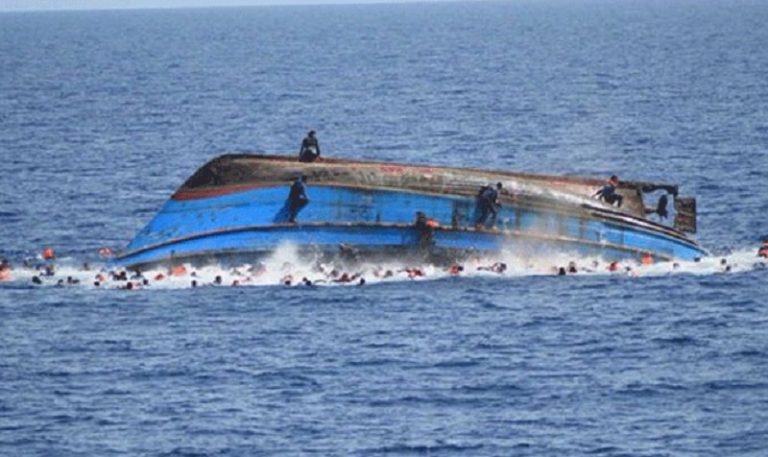17 ضحية بغرق مركب في بورما