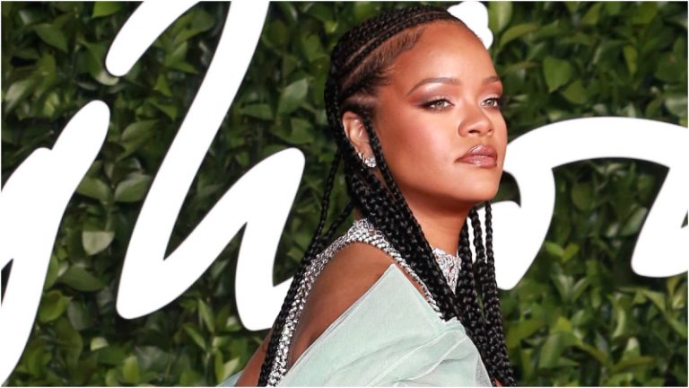 بالفيديو.. ما سر بشرة ريهانا الخالية من العيوب؟