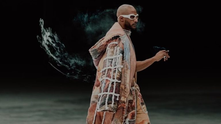 بالفيديو.. معجب ينهار باكياً عند رؤية محمد رمضان!